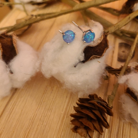 💙💙BACK IN STOCK💙💙INSANELY GORGEOUS!! BLUE GenuineOPAL Martini Cut Studs 💙💙 - Picture 6 of 11